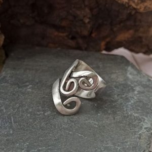 Anillo en una piedra