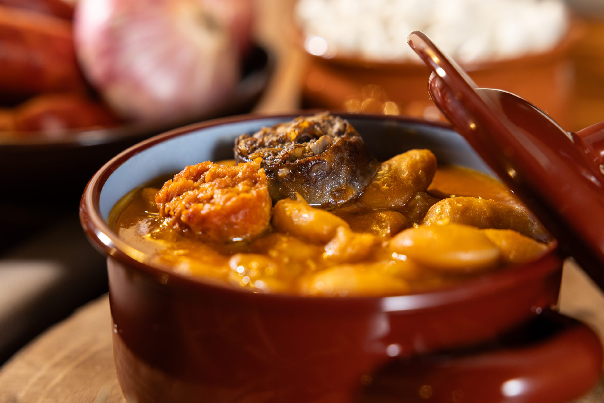 Plato gastronómico de un estofado en detalle