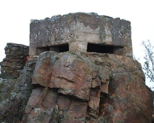 Vista de los restos históricos de la Guerra Civil en Piñuécar.