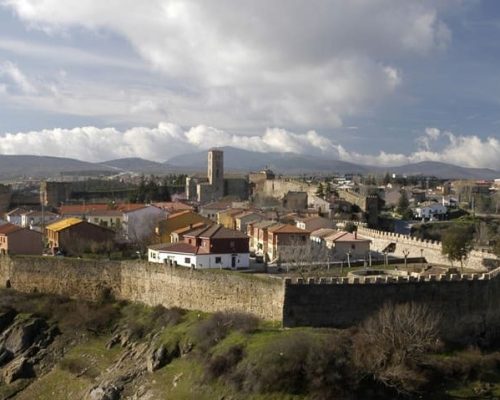 Panorámica de Buitrago, mostrando su arquitectura y entorno natural.
