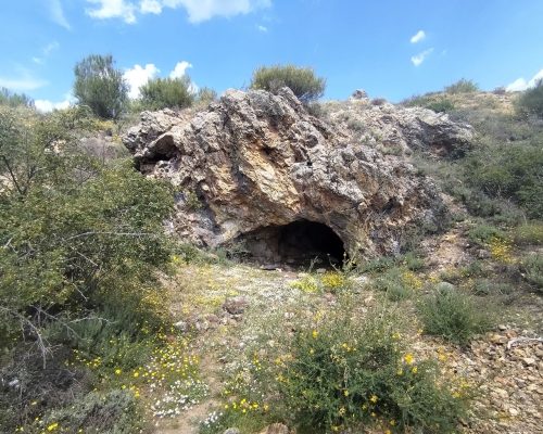 Cueva en montaña
