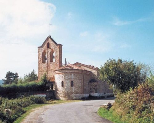 Vista de San Mamés, destacando su arquitectura y entorno.
