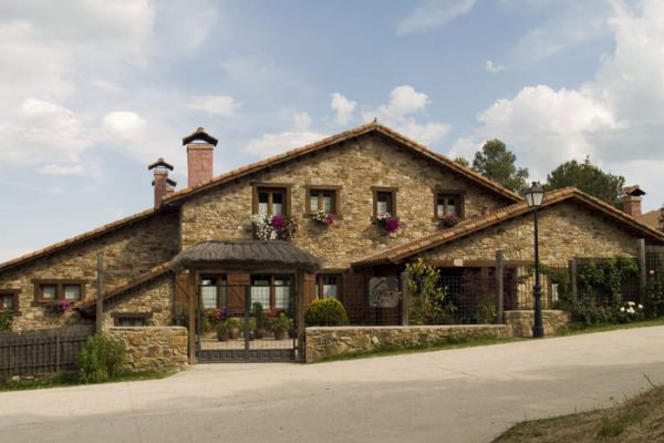 alojamiento-mangiron-saika-rural-entrada