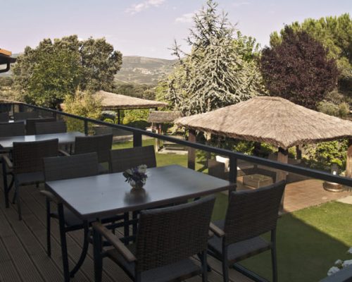 alojamiento-mangiron-saika-rural-terraza