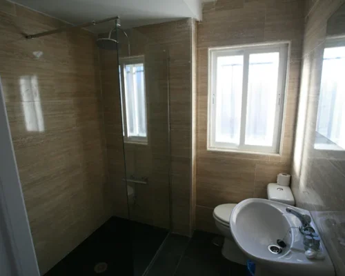 alojamiento-pinuecar-hostal-buitrago-bano