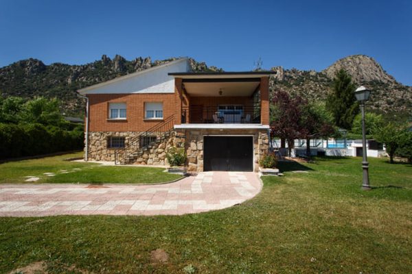 Exterior de El Bulín de La Cabrera