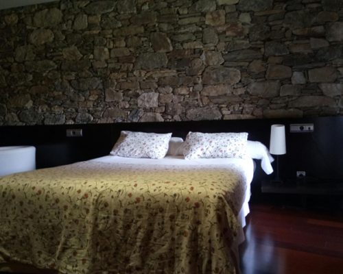 alojamientos-montejo-de-la-sierra-hotel-rural-monte-del-tejo-habitacion