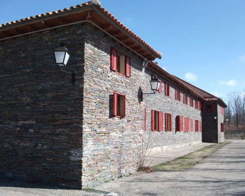 alojamientos-rascafria-albergue-juvenil-los-batanes