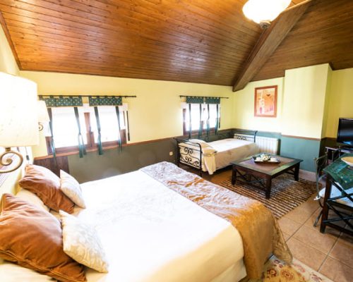 alojamientos_rascafria_posada-del-campanario_habitacion-cama