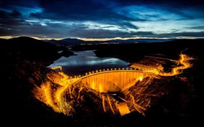 Embalse de noche