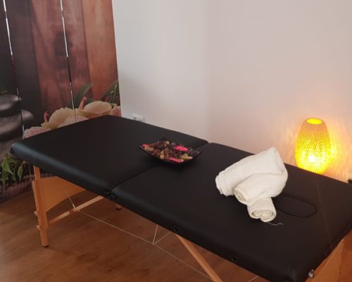 sesión de masaje holístico en el Centro de Bienestar Paula García