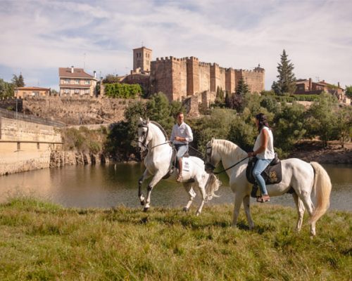 ruta a caballo por la Sierra Norte de Madrid organizada por el Centro Hípico Buitrago