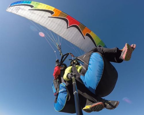 Plan de senderismo y volando en parapente biplaza