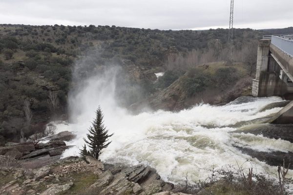 Agua saliendo a presión