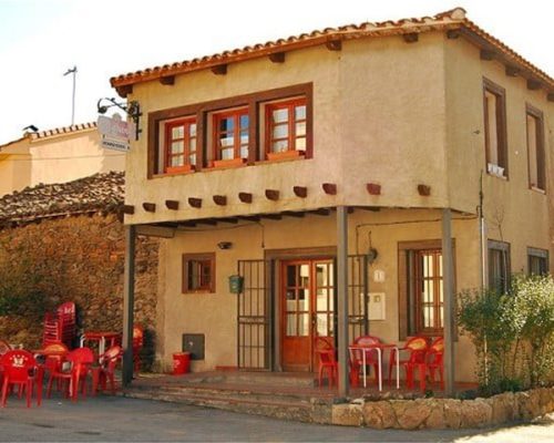 Terraza y entrada El Fogón de la Sierra