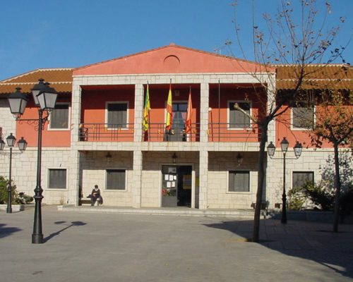 Edificio con banderas