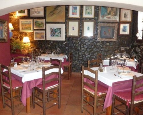 Salón cuadros La Cabaña