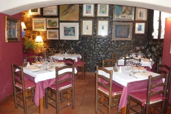 Salón cuadros La Cabaña